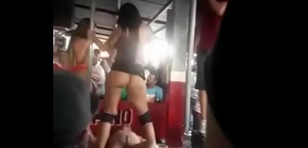  Teniendo sexo sin condon con una puta en publico